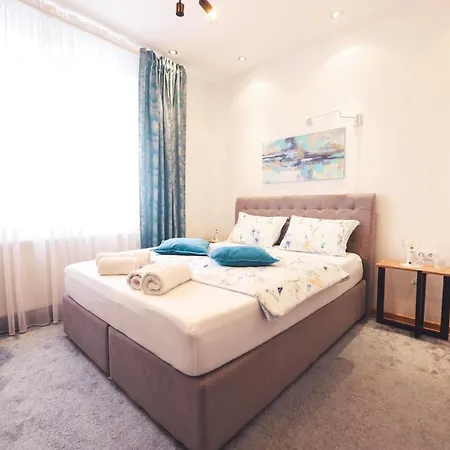 Square Apartment